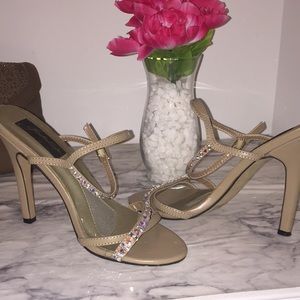 Nude heels!